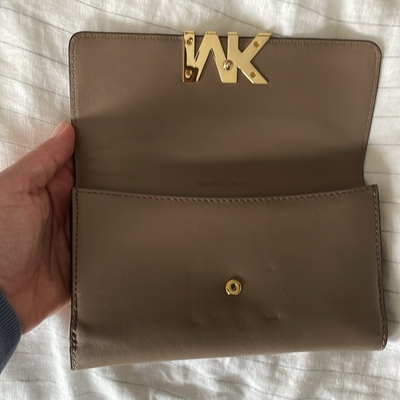 Michael Kors tri-fold Wallet - Picture 4 of 4